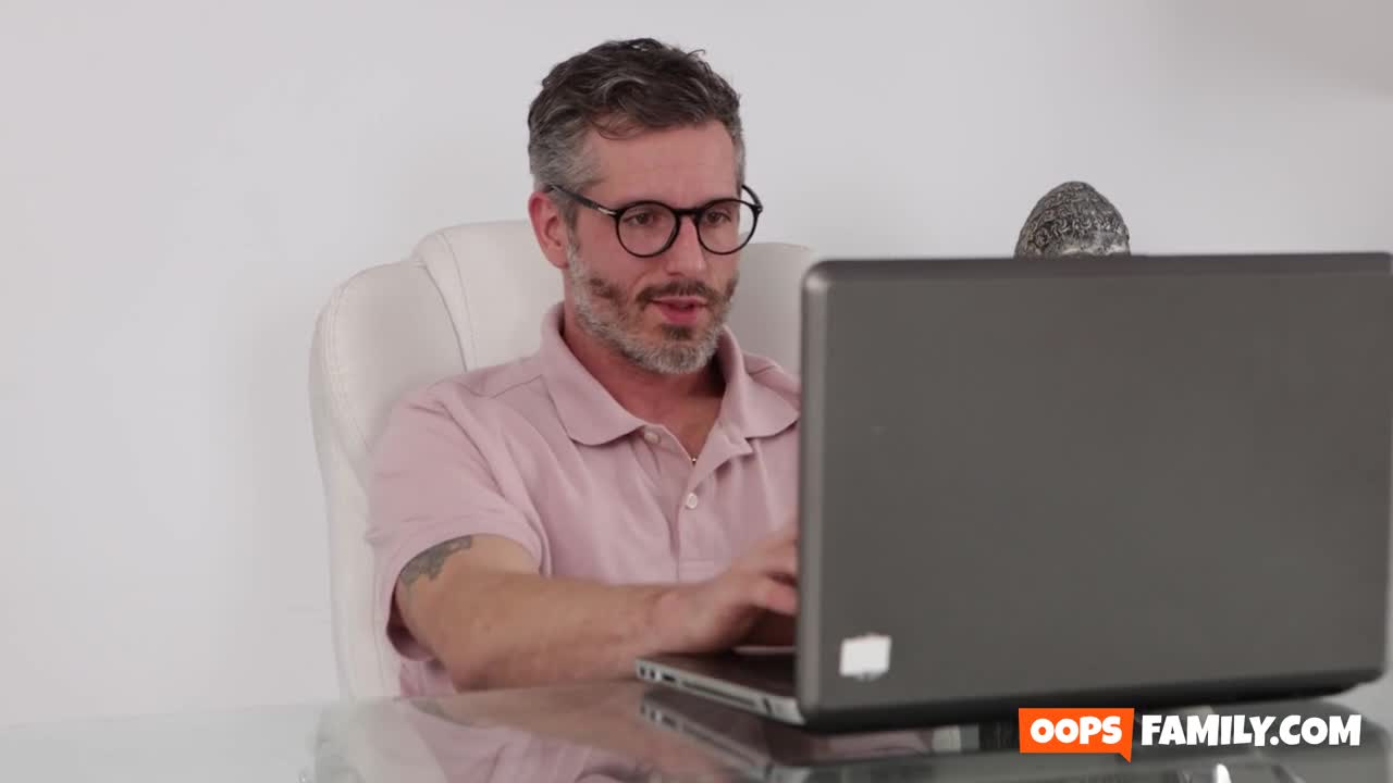 Angel Windell - Stepdaddy Loves My Job - Watch Latest Porn Video at ePornHome.com for Free.