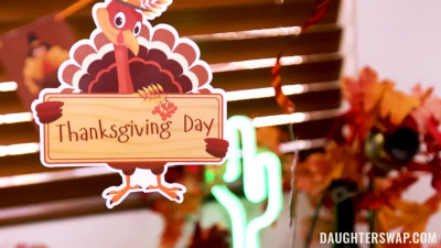 Ava Davis, Myra Moans - The Girls Who Saved Thanksgiving 26 11 2023