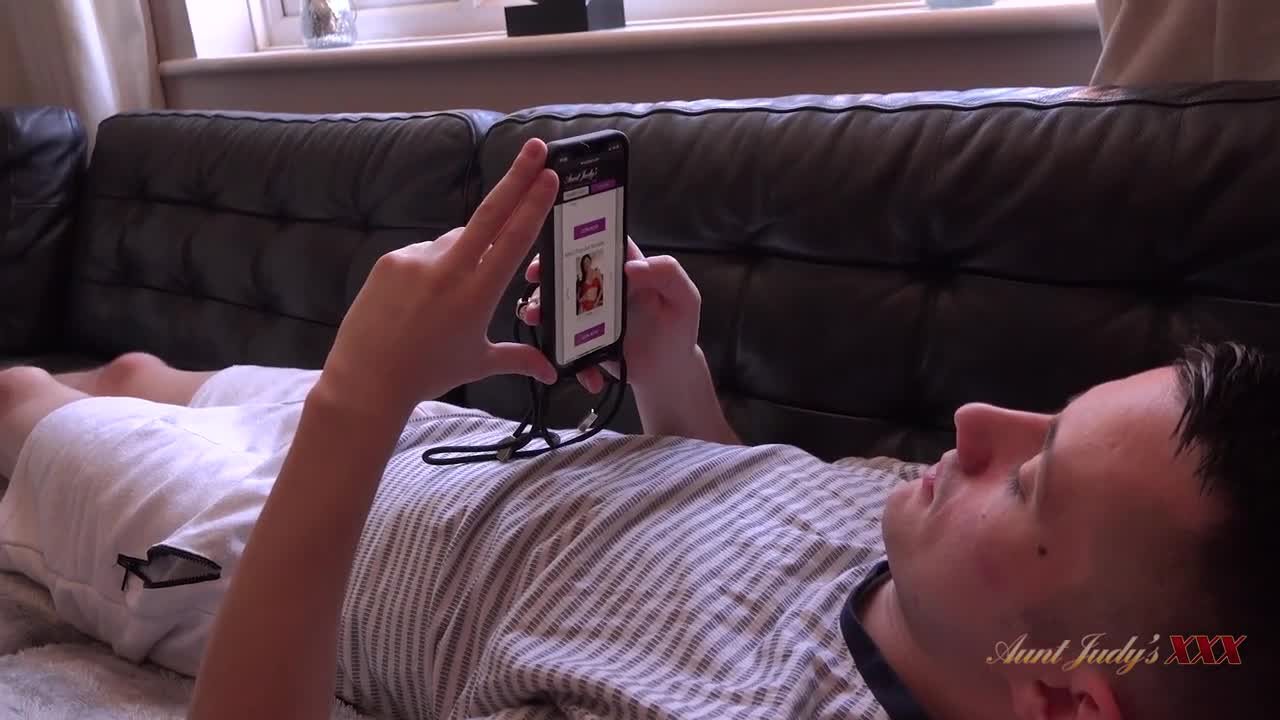 02 12 2022 Charlie Rae - Proves Her Skills To Her Lazy Stepson - Watch Latest Porn Video at ePornHome.com for Free.