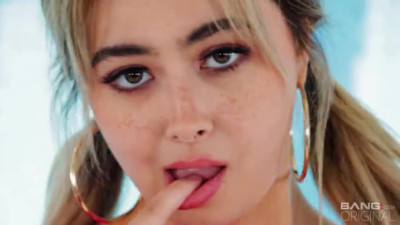 Bang Surprise 22 08 05 Chloe Surreal