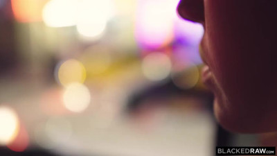 Mia Melano - Wanna Chill