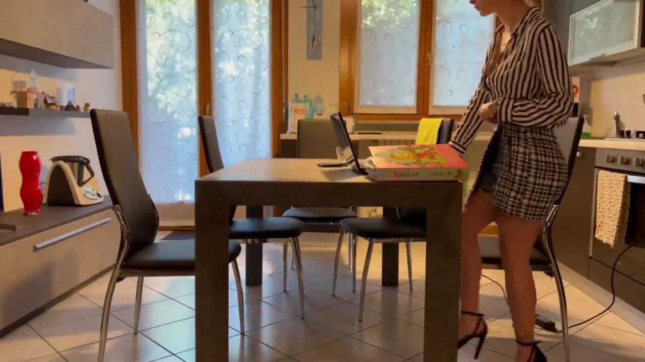 Annika, La Consulente Sexy Viene Scopata Nel Suo Ufficio Dal Cliente Tommy. Dialoghi Italiano. Italy - Watch Latest Porn Video at ePornHome.com for Free.