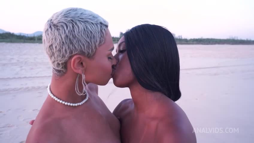 LegalPorno - Jasminy Villar, Heloa Green OB221 05 10 2023 - Watch Latest Porn Video at ePornHome.com for Free.