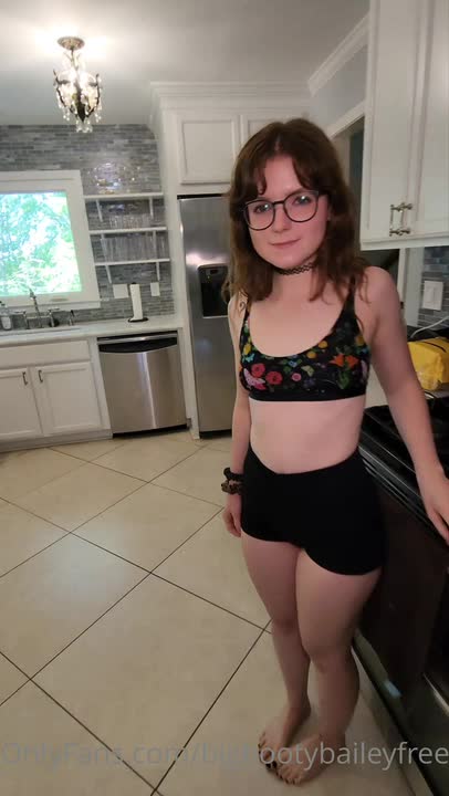 BigBootyB, Emma Paige26 - Emma And I Fuck Our Delivery Driver - Watch Latest Porn Video at ePornHome.com for Free.